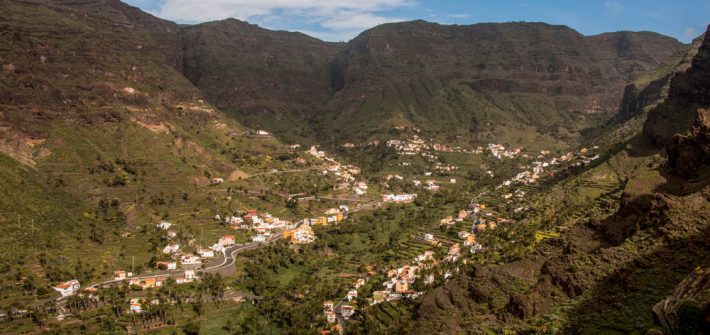 Das Valle Gran Rey mit seinen bunten Häusern.