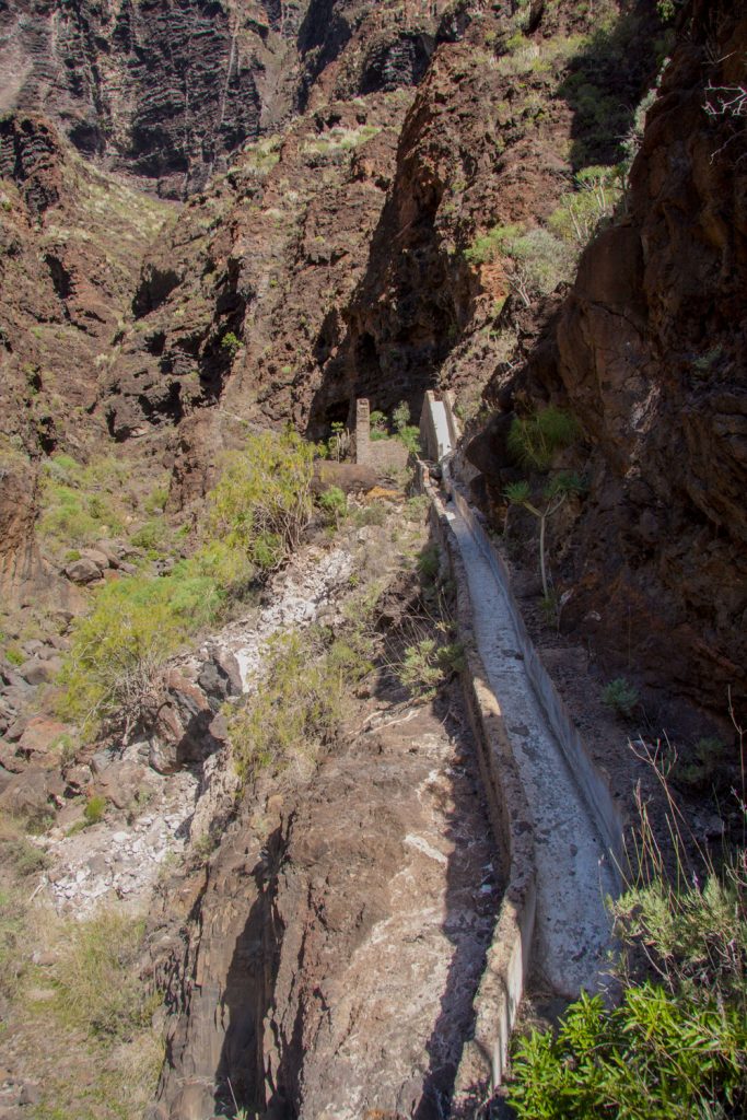 Barranco Natero - antiguo canal de agua que conduce al túnel (canal de Masca)