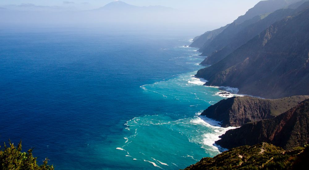 Blick über die Steilküste auf Teneriffa