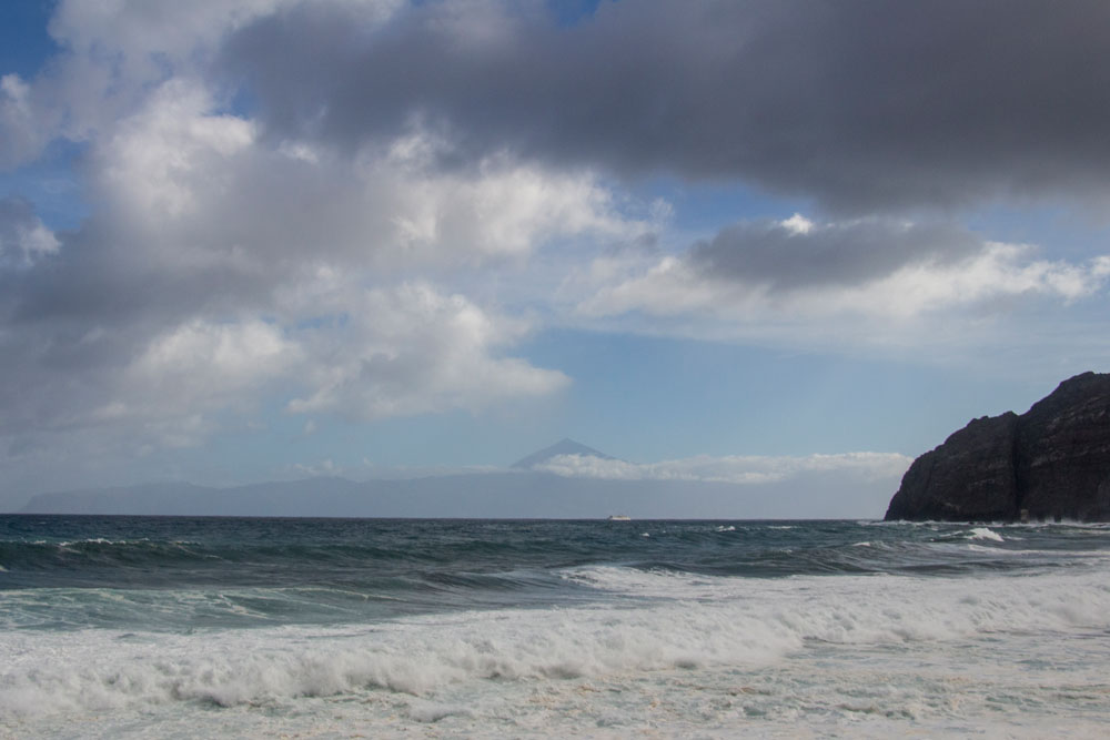 Blick über den Atlantik nach Teneriffa mit Teide