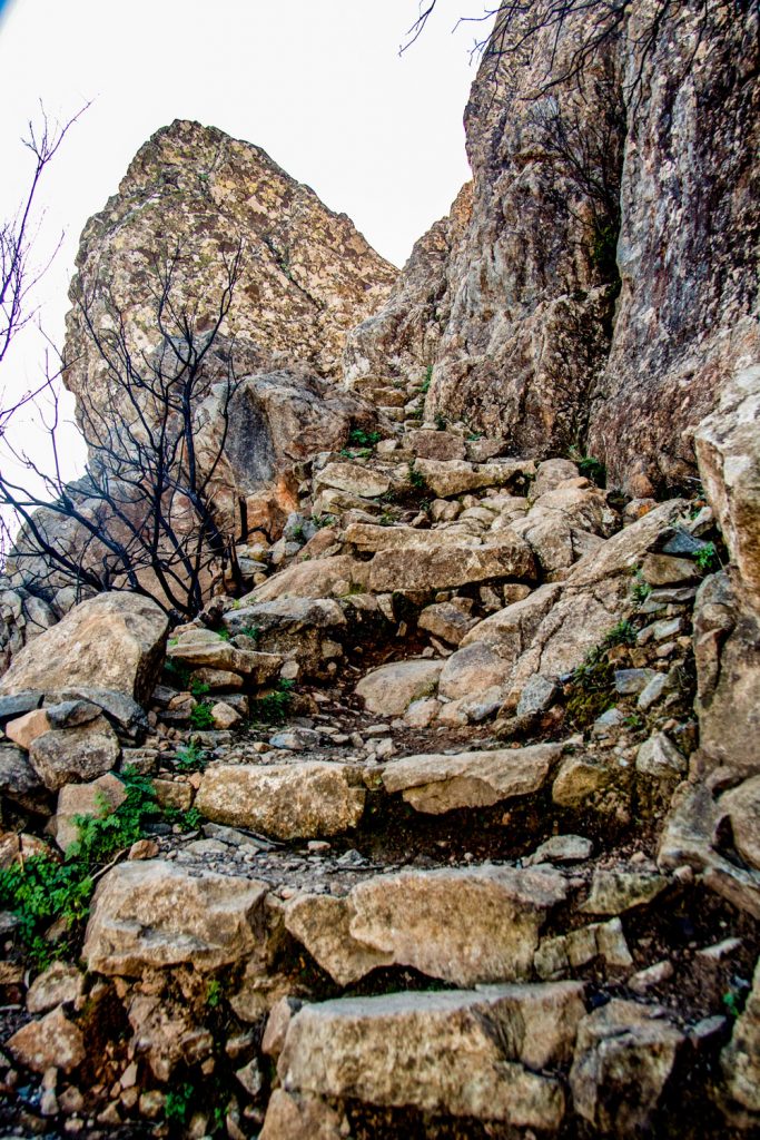 Fortaleza - Subida por escalones de piedra