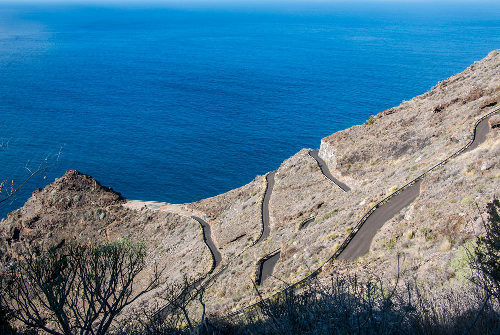 Fahrweg zum Parkplatz oberhalb der Piratenbucht - La Palma