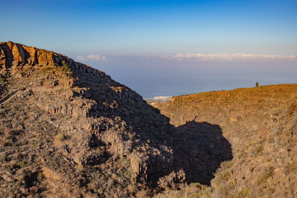 Blick vom Barranco Rand Richtung Küste und La Gomera