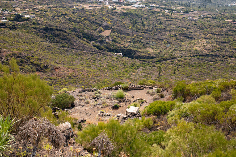 Blick auf die Wasserstelle und den Barranco Santiago