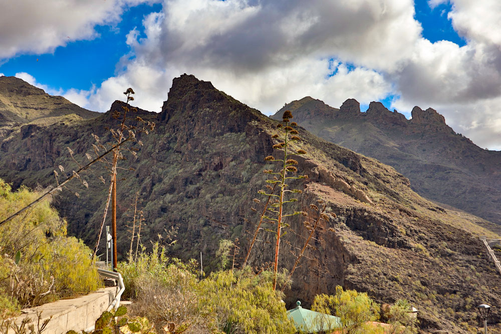 Blick auf die den Barranco del Infierno umgebenden Berge