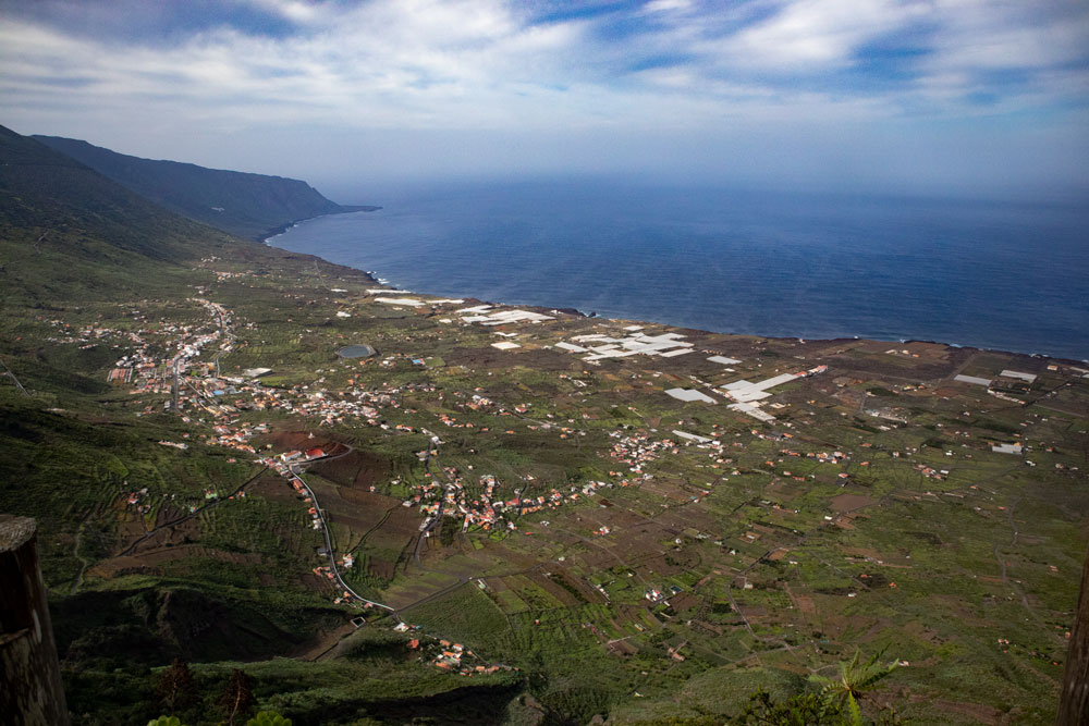 Blick ins El Golfo Tal vom Mirador de Jinama