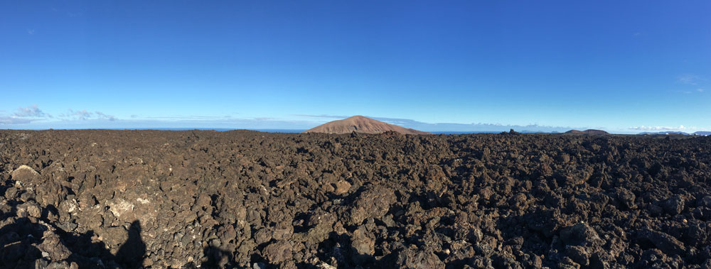 Panorama - Lavafelder vor der Montaña Blanca