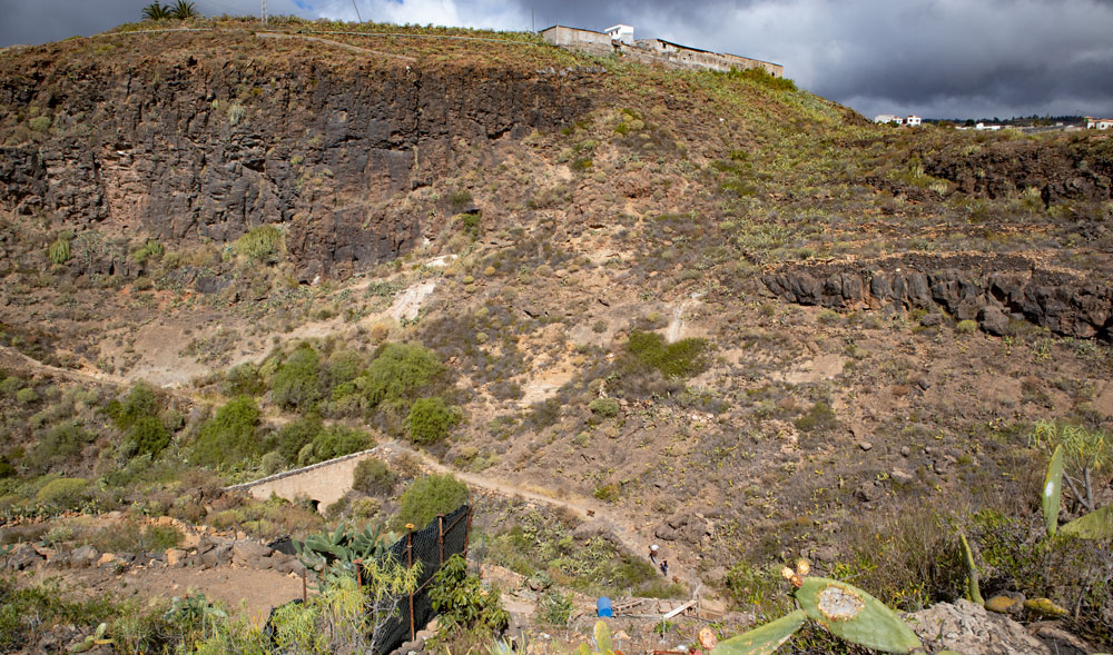 Blick in den Barranco und auf den Wanderweg