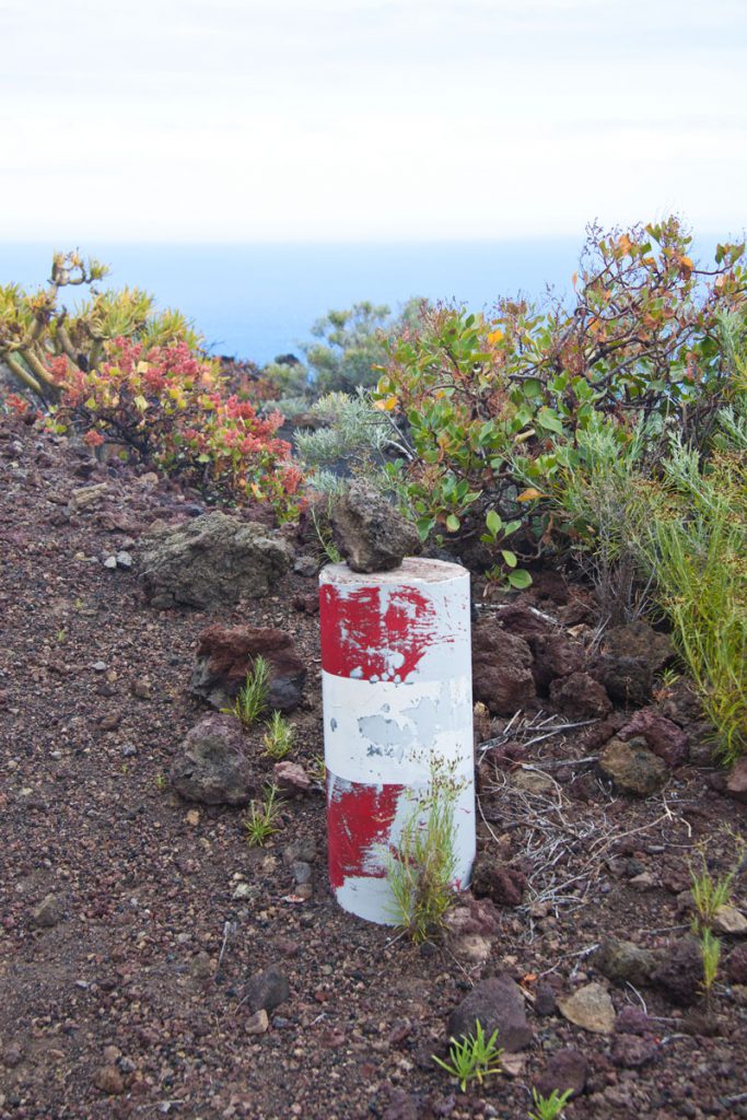 red white red marking column - La Palma