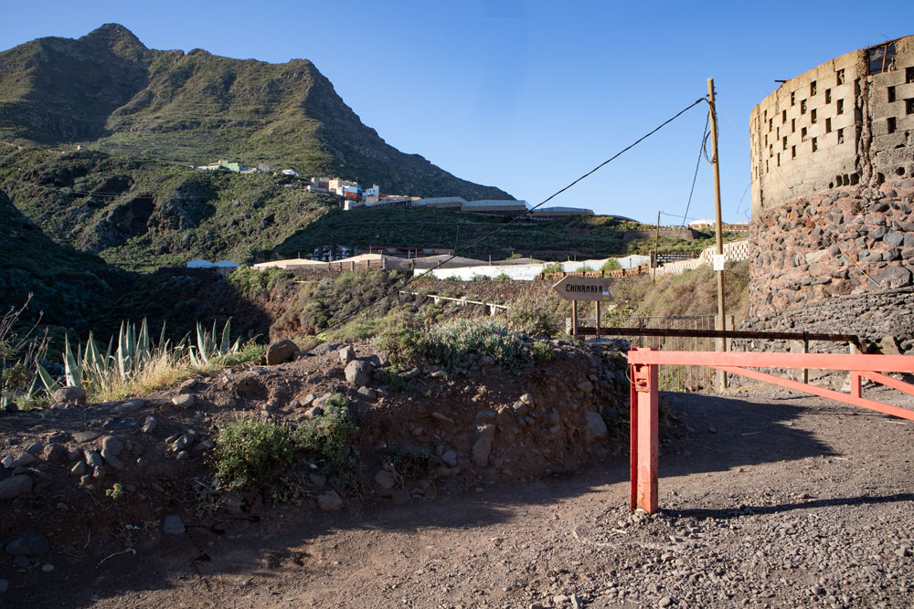 Schranke am Fahrweg Punta del Hidalgo - Chinamada