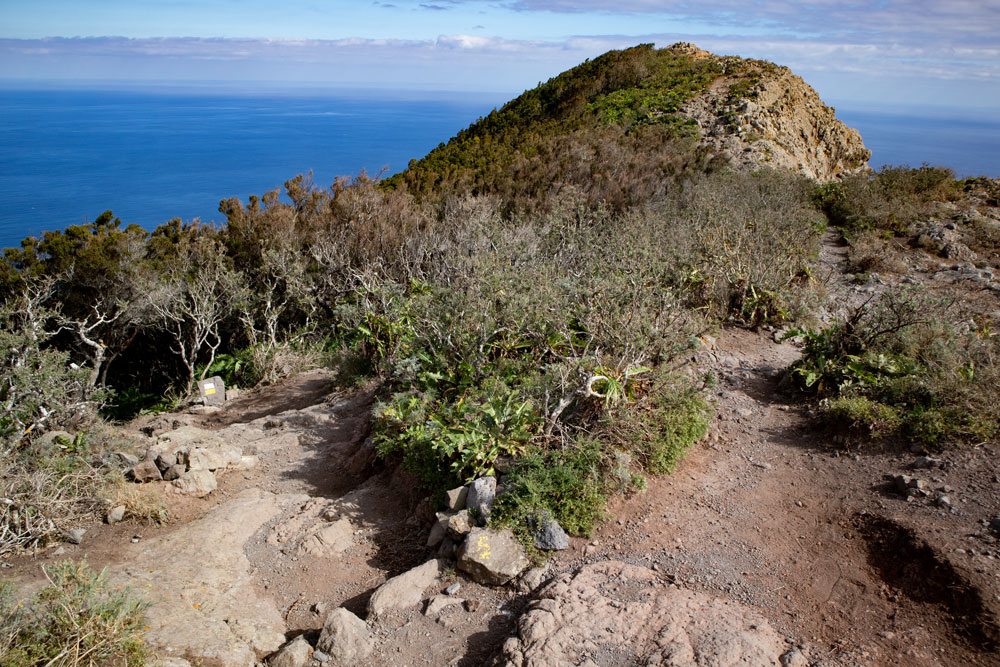 junction hiking path to the lighthouse (on the left)