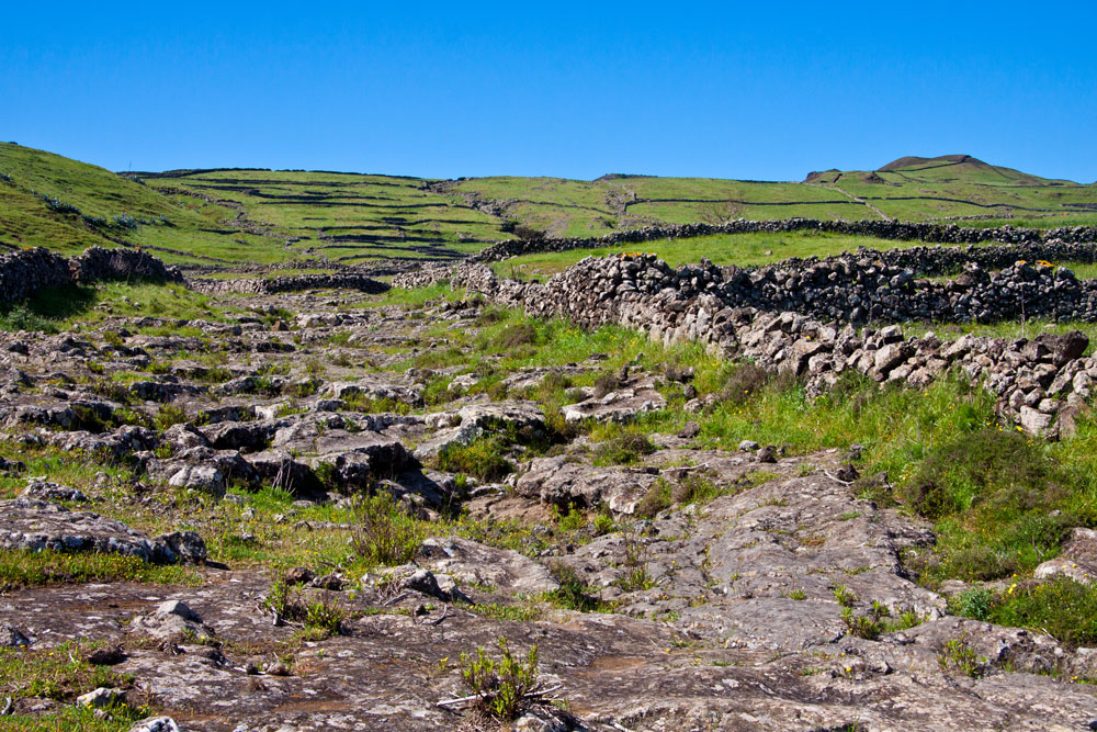the green plateau from El Hierro - walls from stone