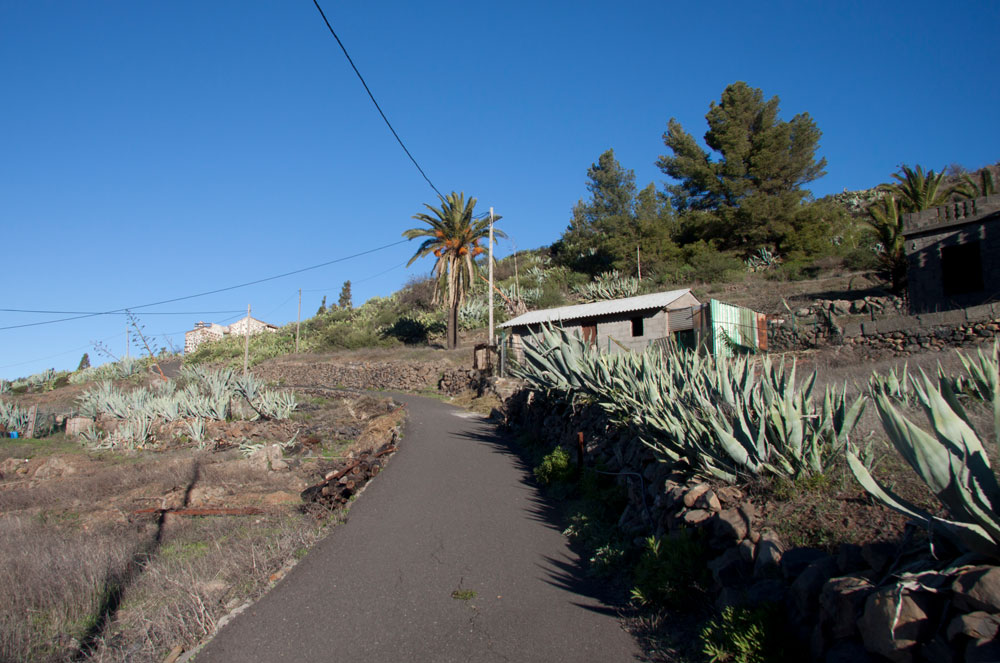 Hiking path near Chipude