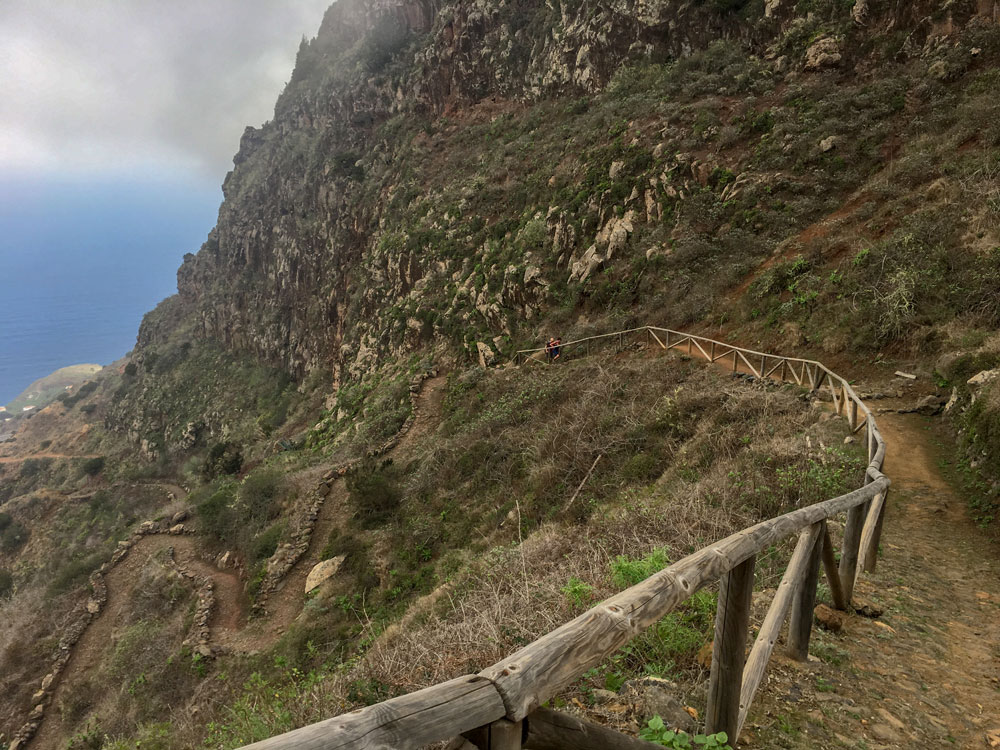 Descent path to hiking crossroads via paved serpentine paths