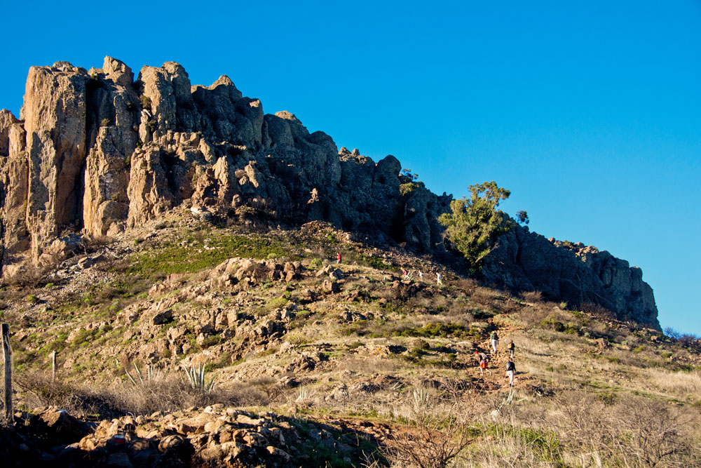 Hikers on their way to the Fortaleza