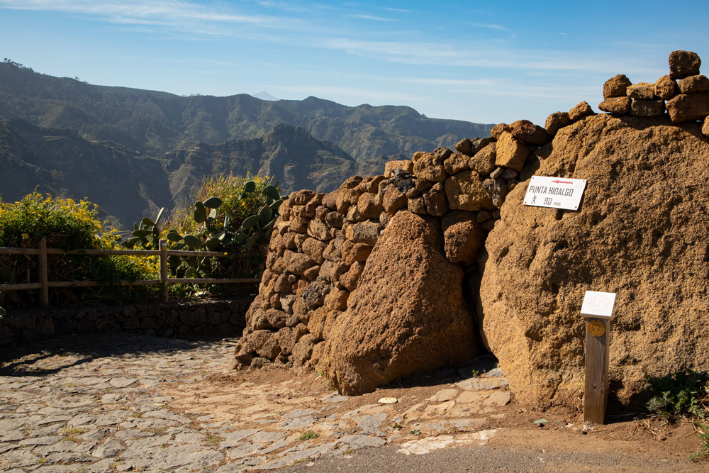 hiking trail from Chinamada to Punta del Hidalgo and to the Mirador