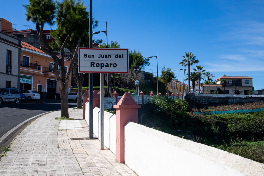 San Juan del Reparo - hiking path through the village