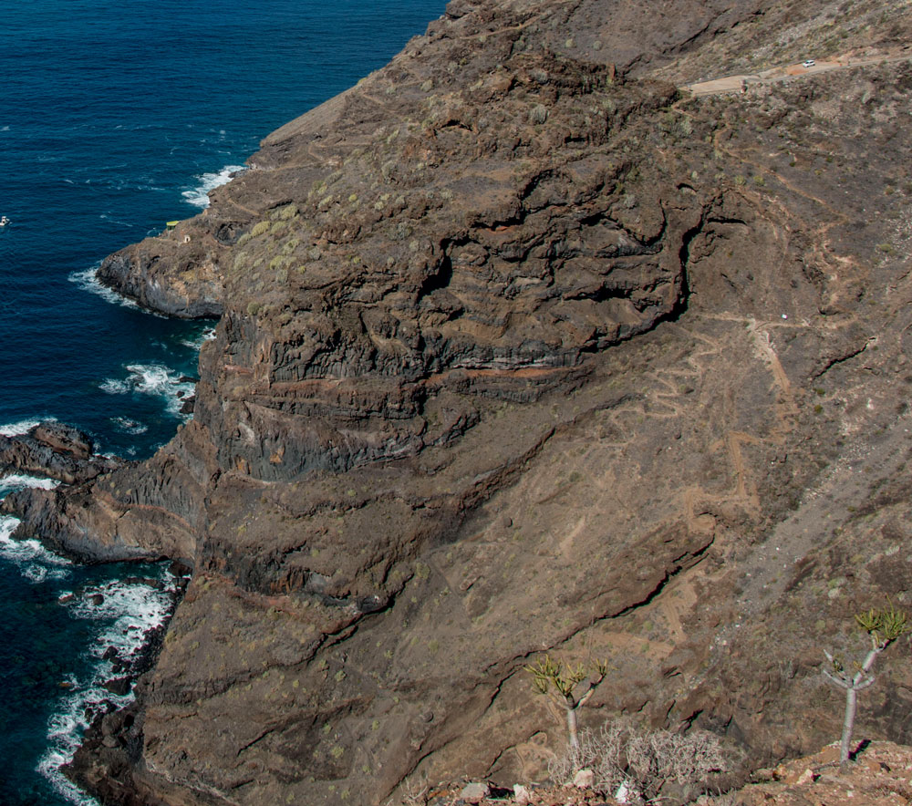 hiking path on the steep face above Pirate´s Cove