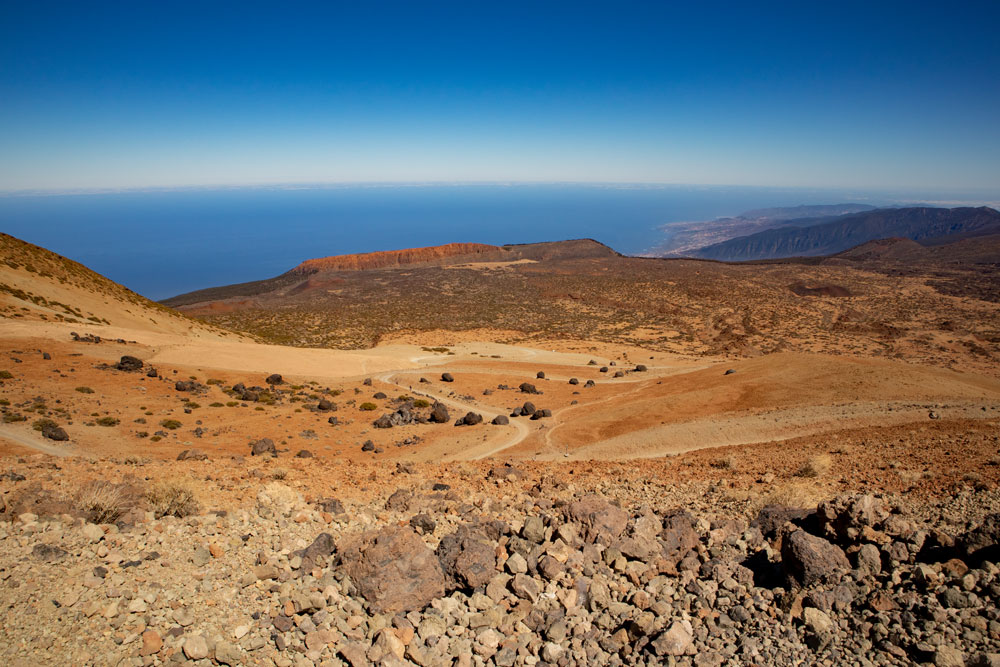 Blick auf die Nordküste und die Fortaleza von der Montaña Blanca