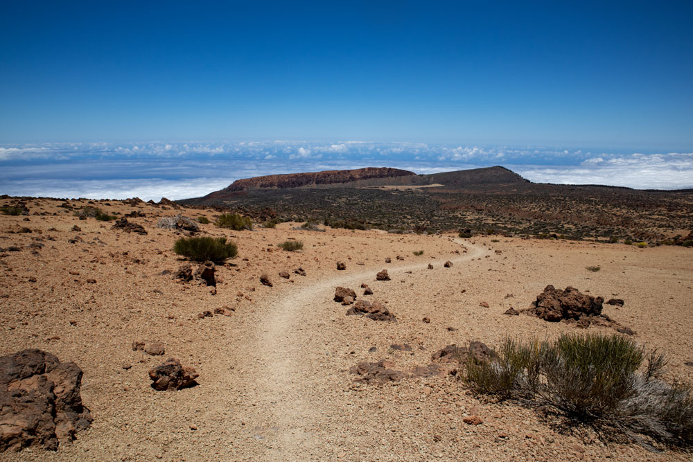 Wanderweg mit Fortaleza im Hintergrund