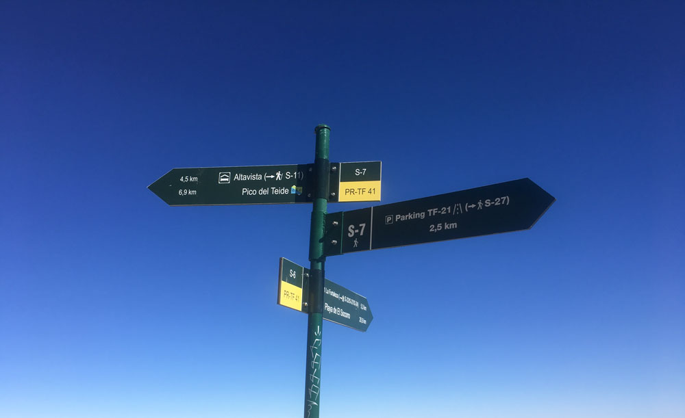 Der Weg S-7 führt von der Straße TF-21 bis zum Pico del Teide