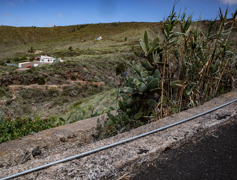 here the hiking path meets the street