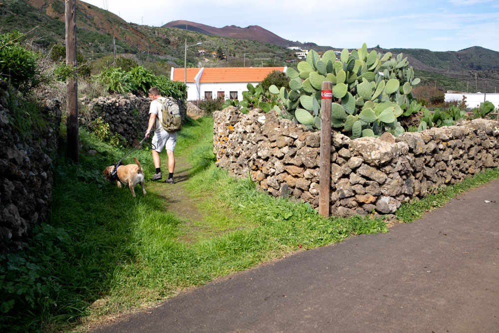 Abzweig Wanderweg bei Isora