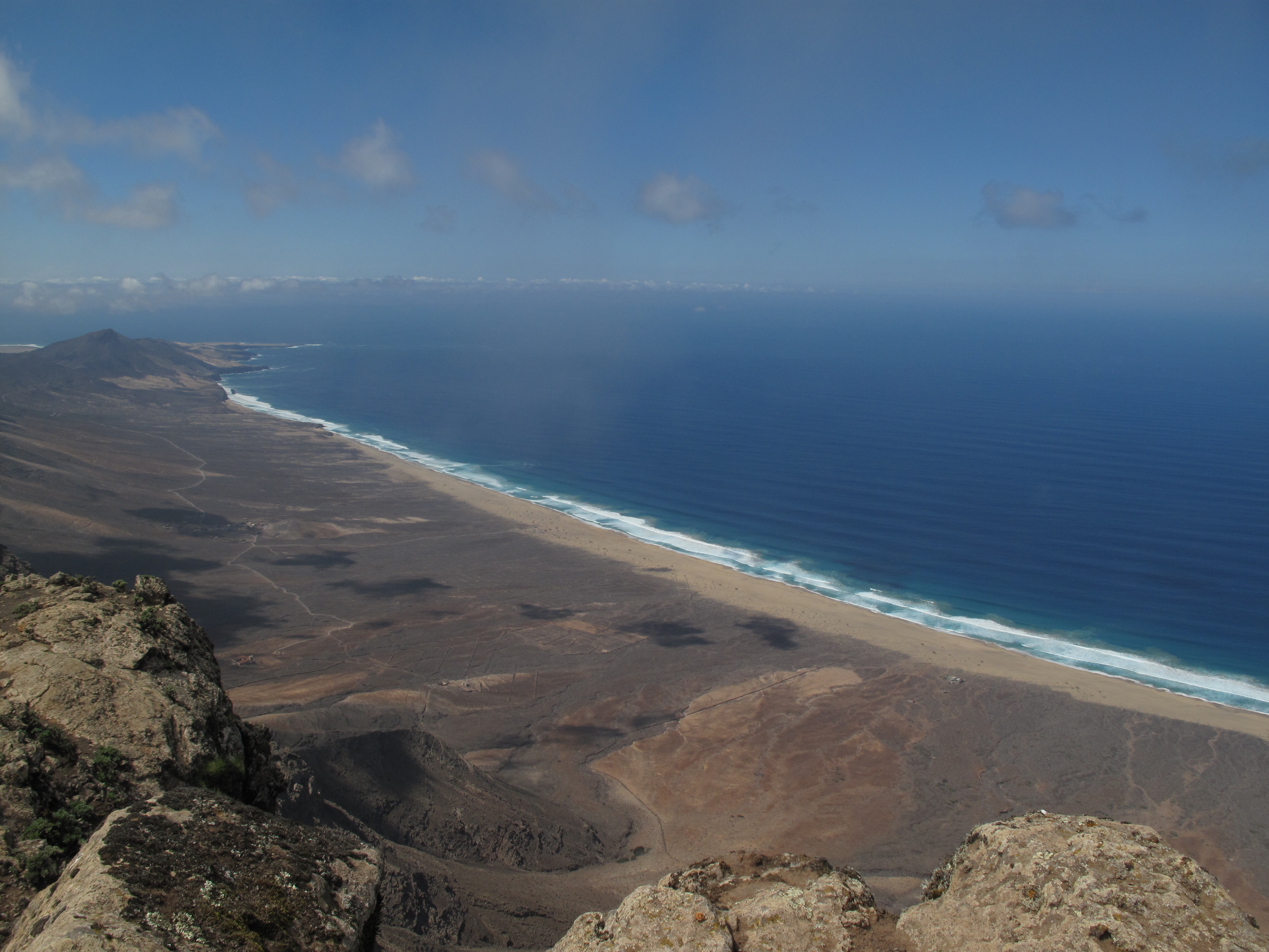 Pico de la Zarza - view to the south end of the island