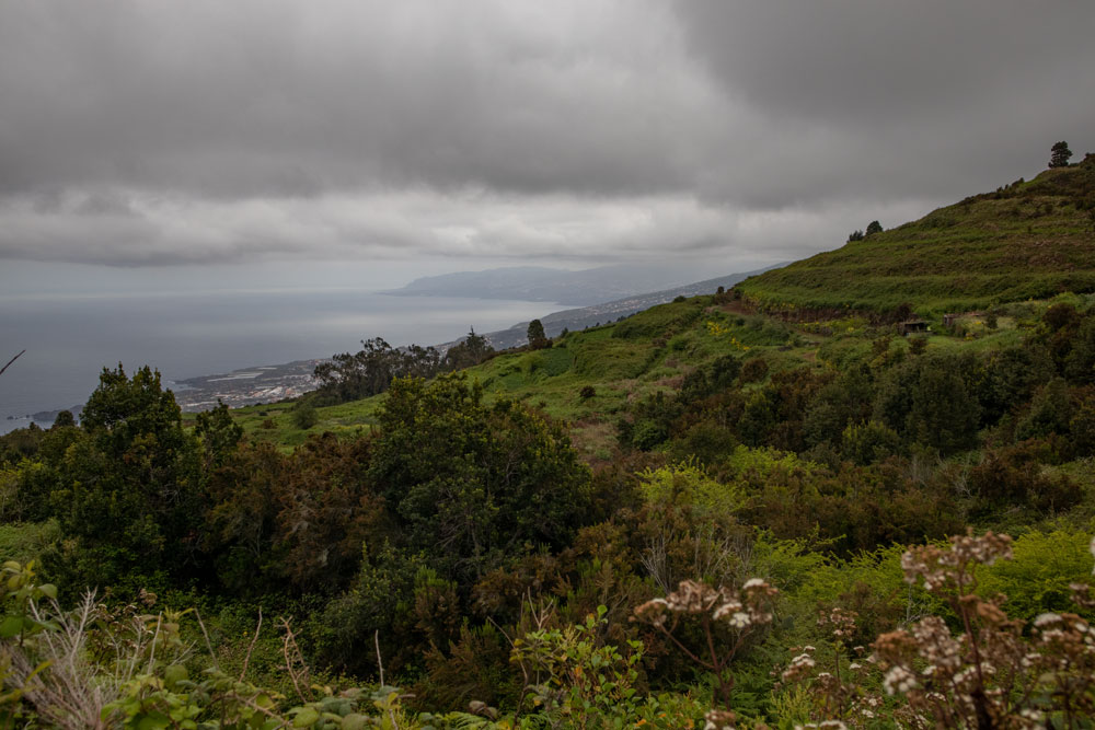 Blick auf die wolkenverhangene Nordküste