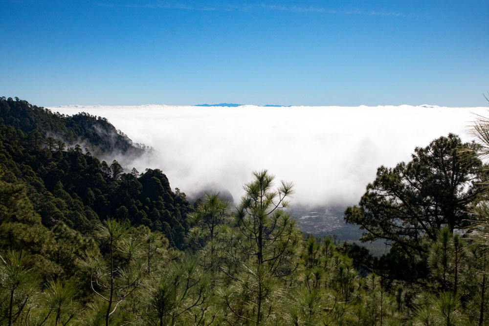 Die Ostküste unter den Wolken - am Horizont Gran Canaria
