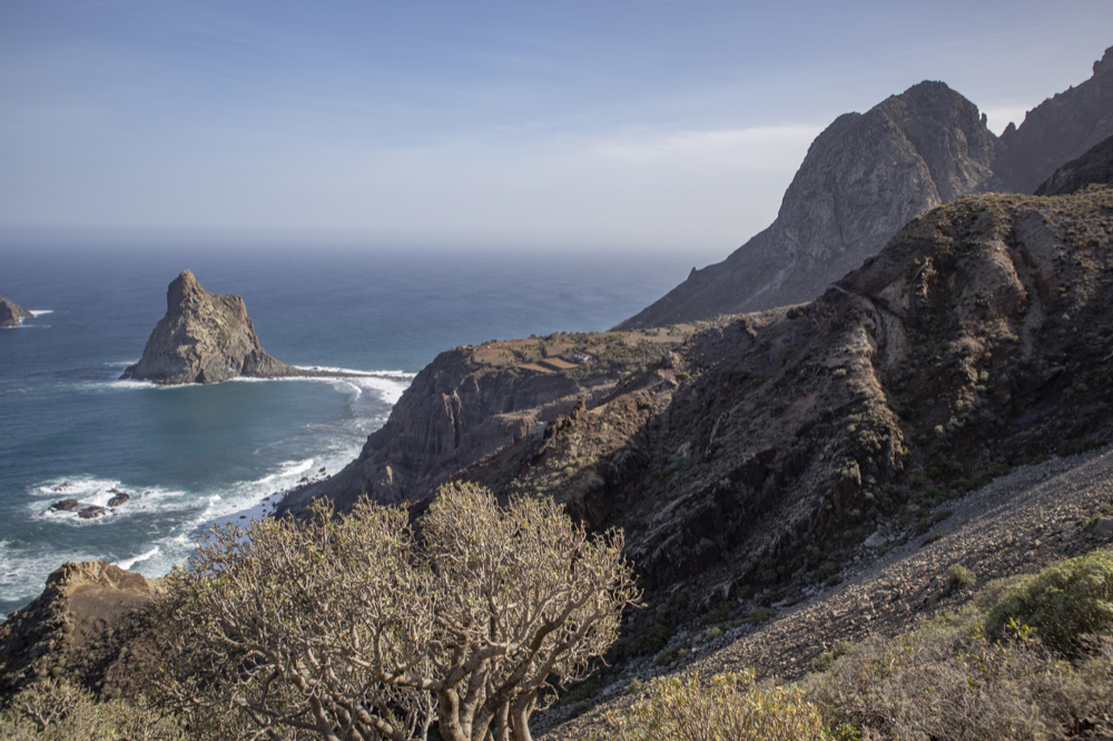 Blick auf den Weiler Las Palmas und den Roque de Anaga