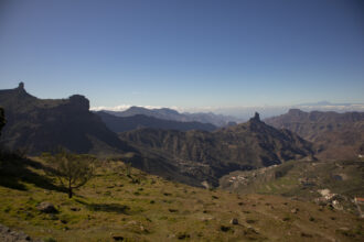 Blick über den Roque Nublo bis zum Teide