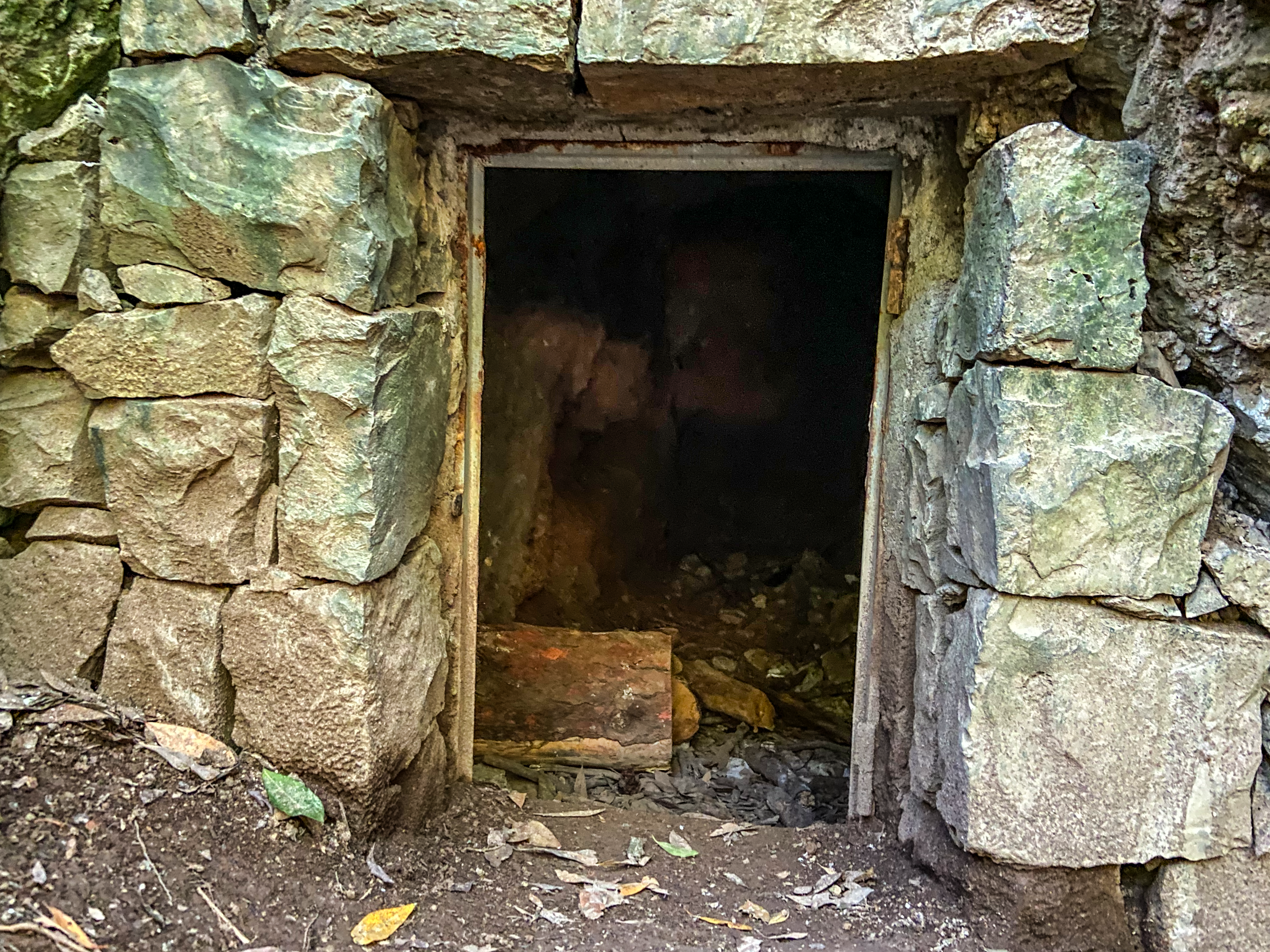 Höhlenhäuser am Wegesrand