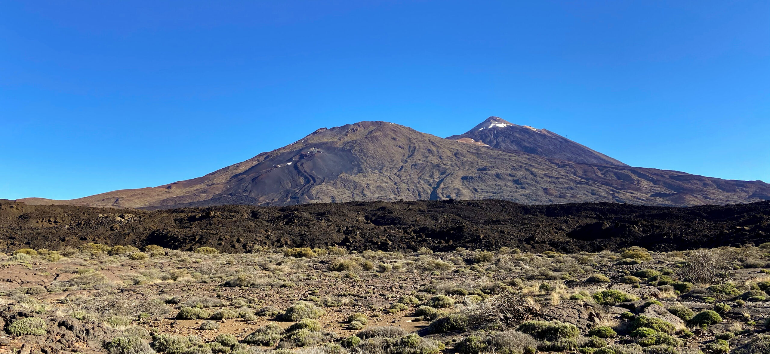 Blick vom Wanderweg auf den Teide und Pico Viejo