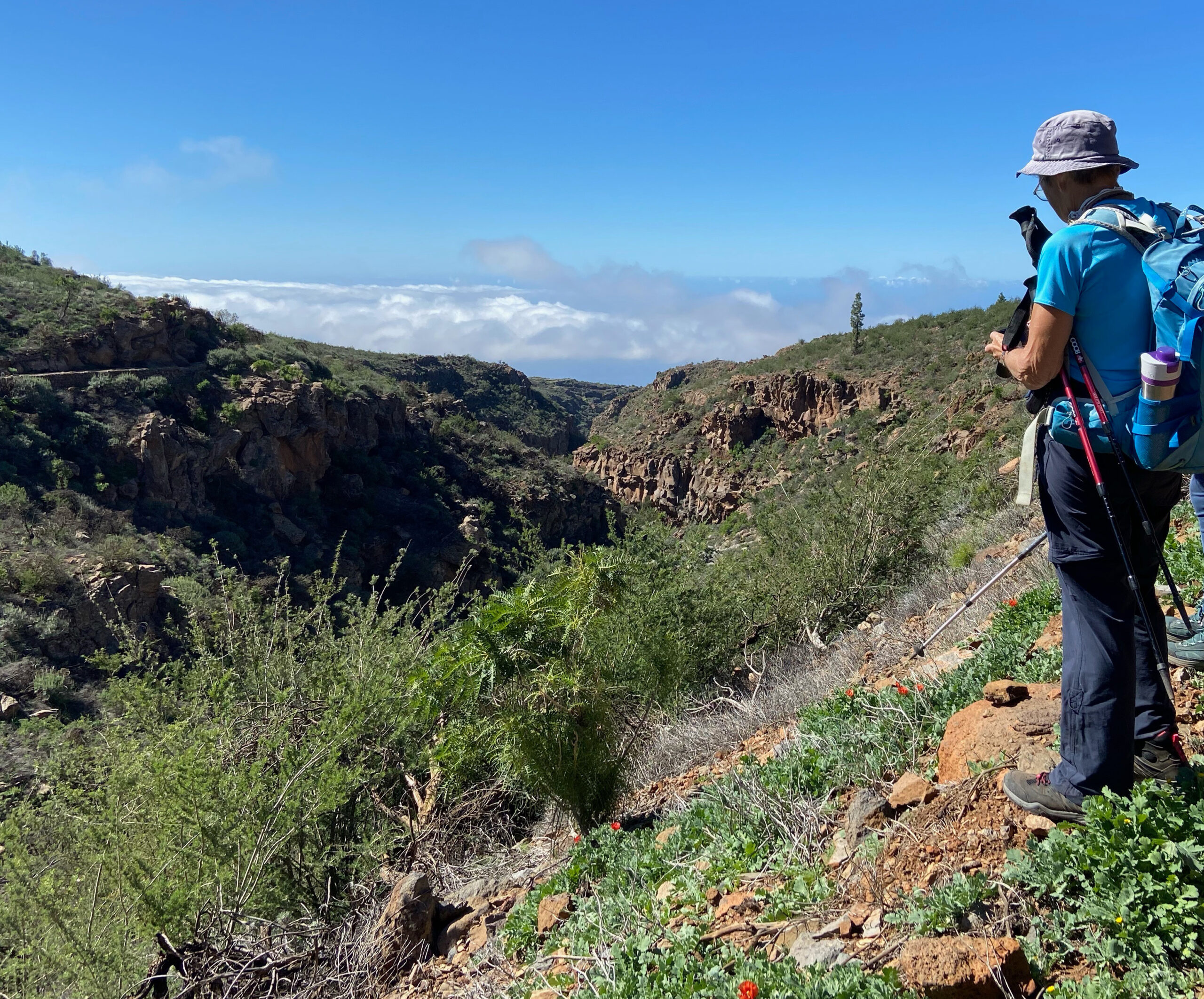 Wandern über den Wolken bergab Richtung Cascada de Chindía