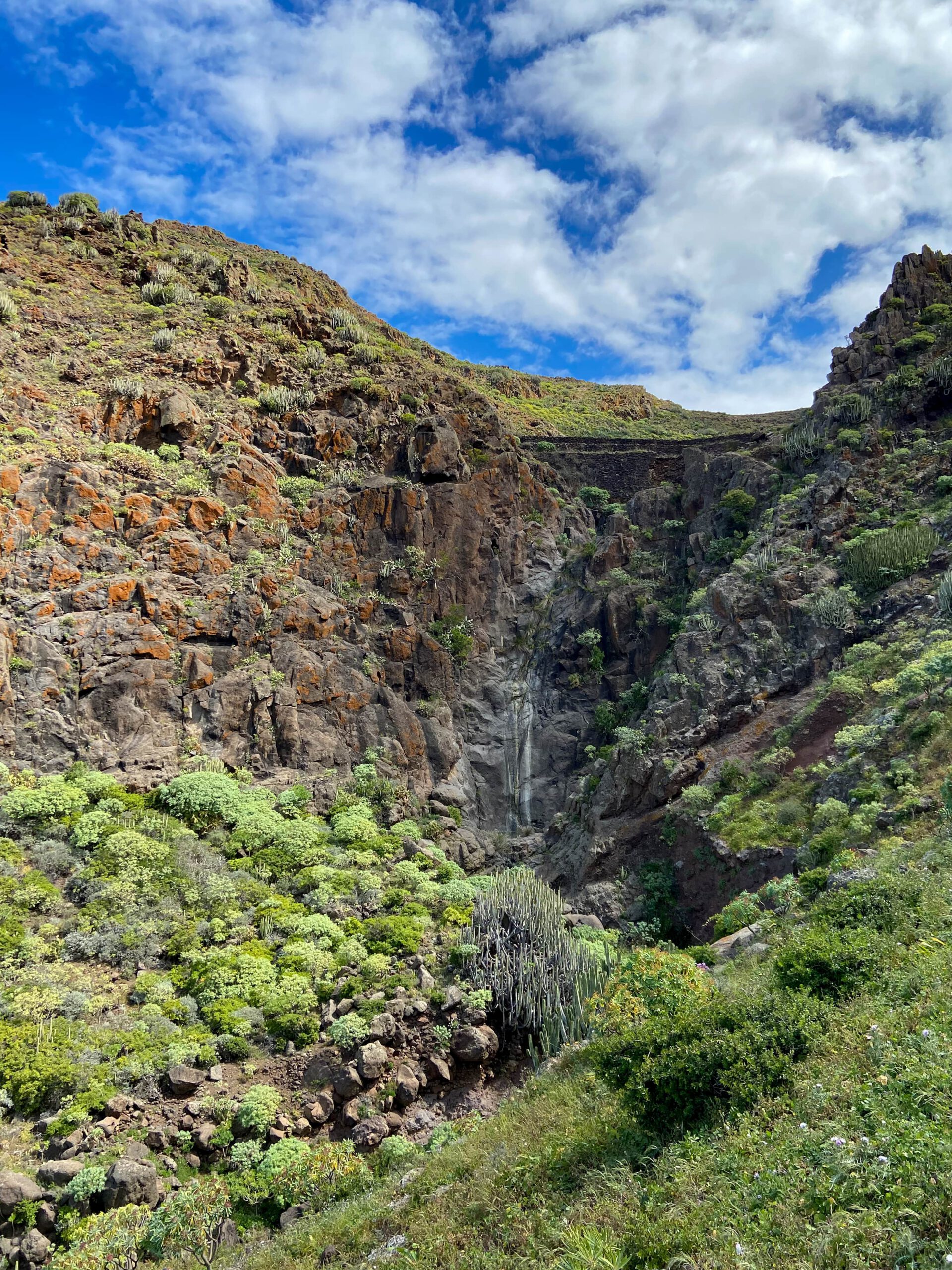 Am Barranco Itóbal - oben die alte Staumauer