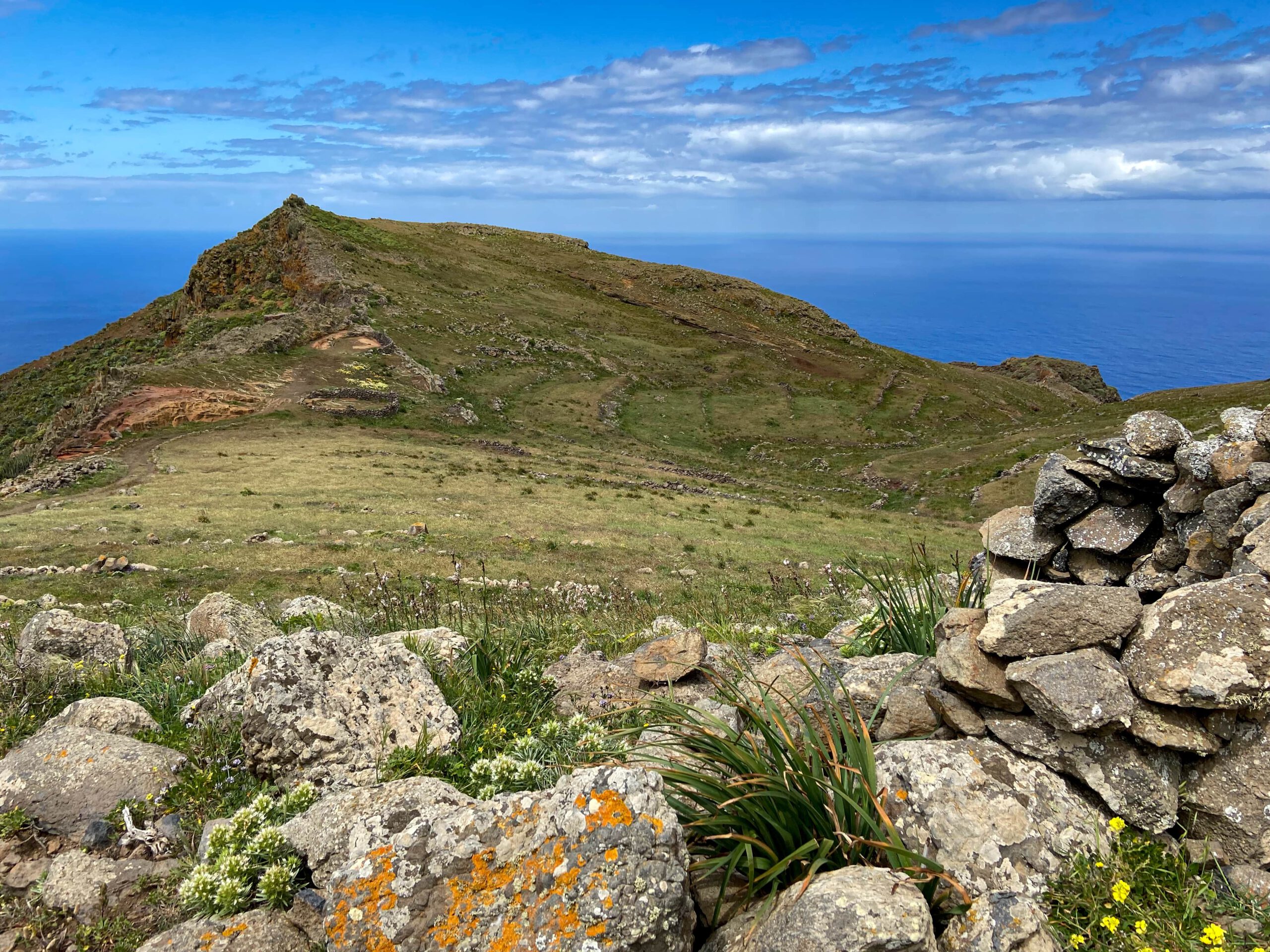 Blick auf die Abbruchkante zur Nordküste