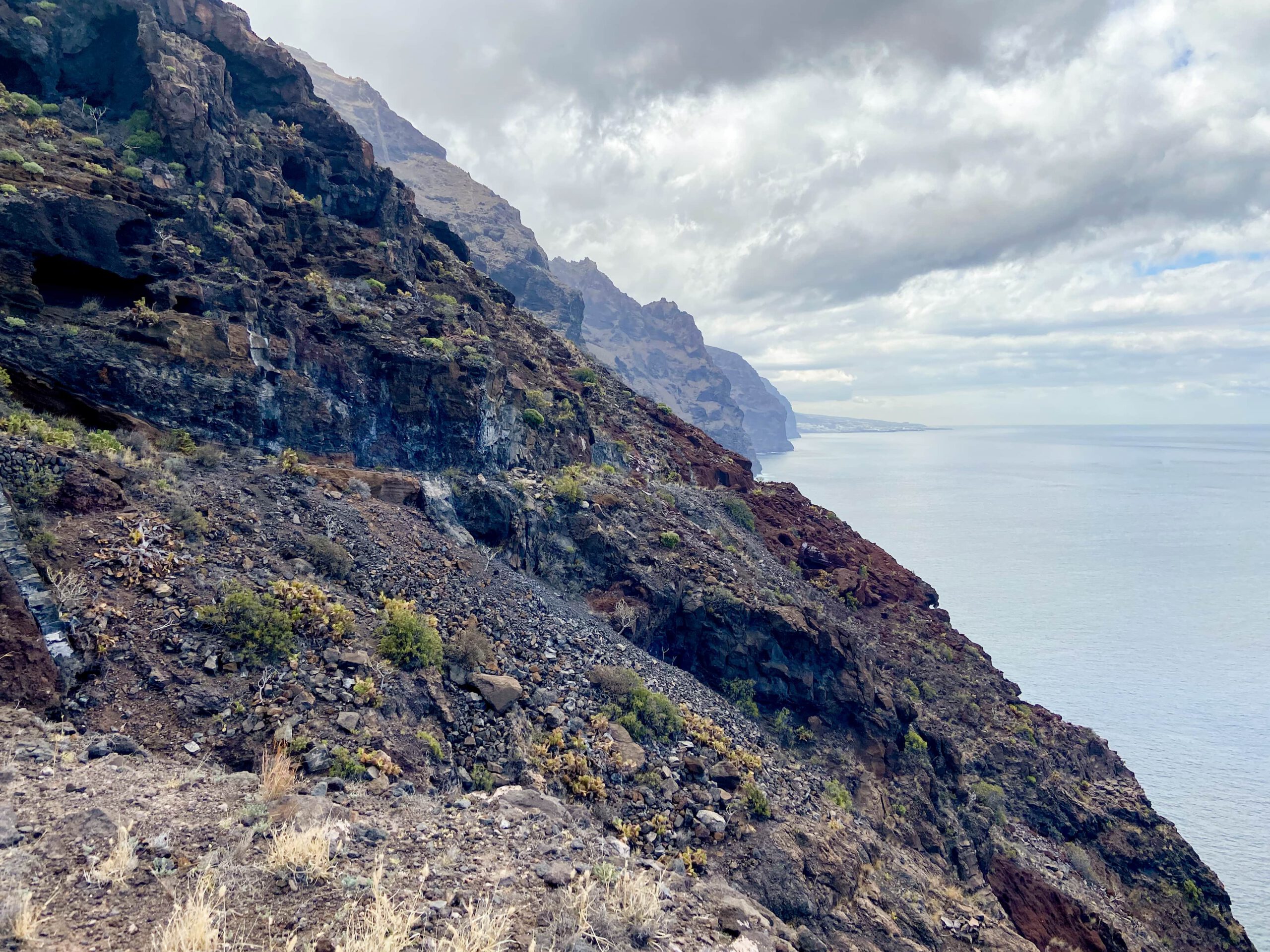 Weg an den Klippen entlang