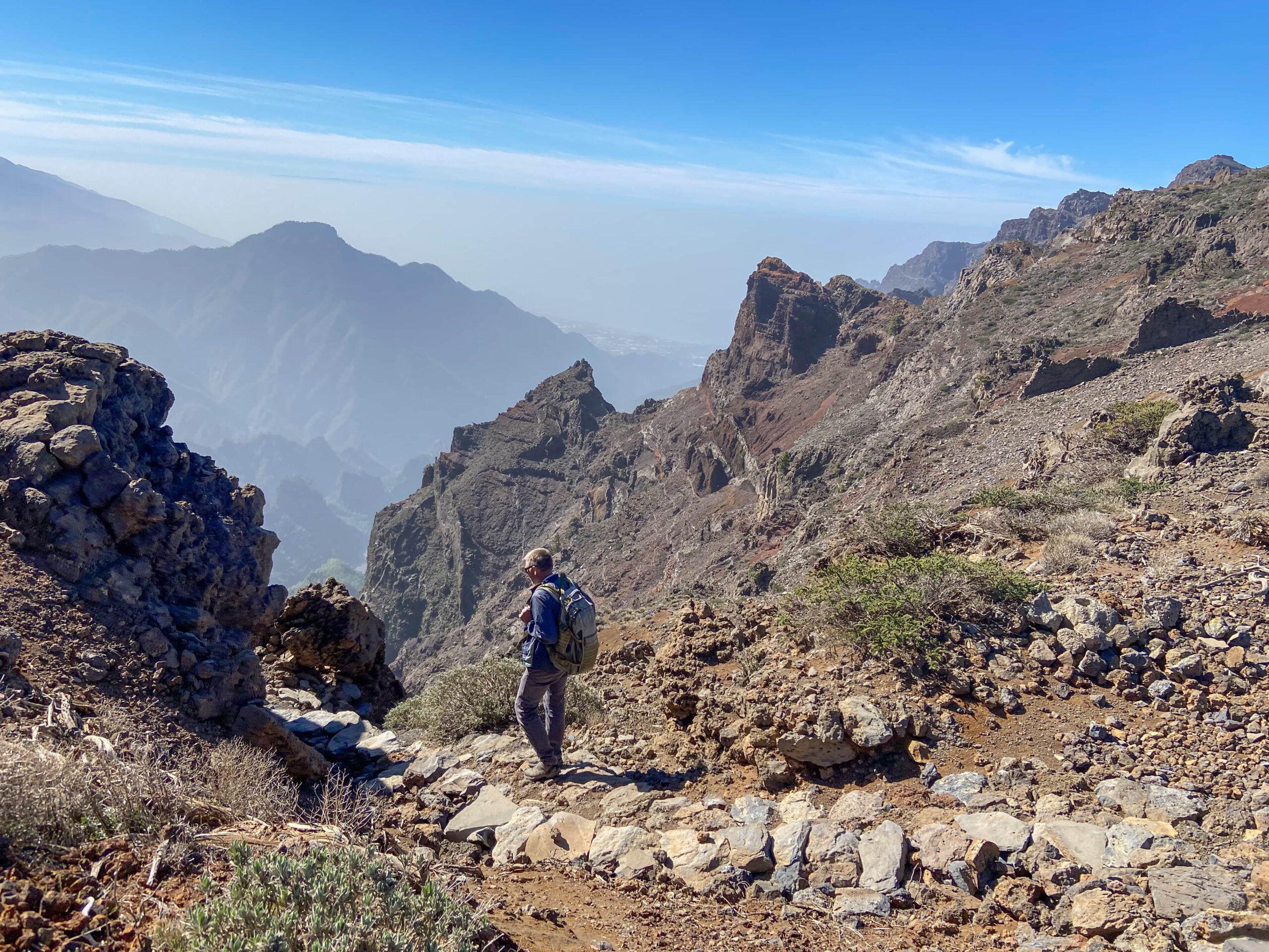 Wanderer auf dem Wanderweg - nahe am Mirador de los Andenes