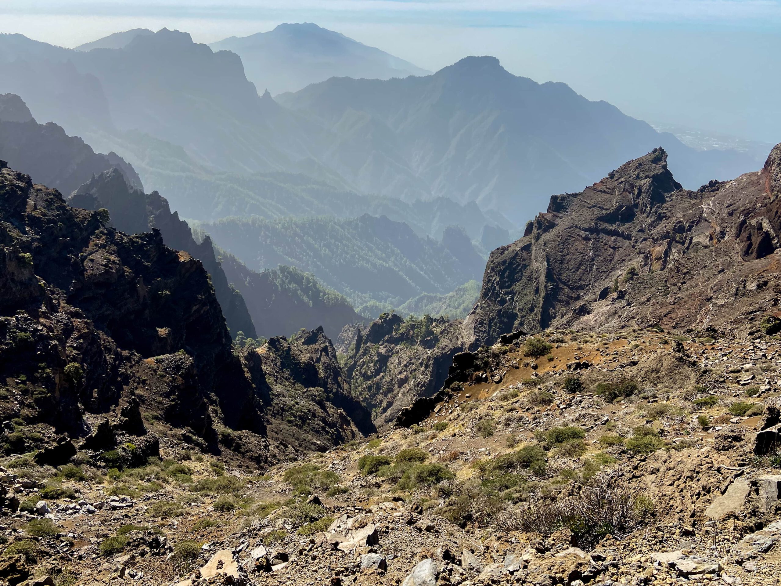 Blick auf die gegenüberliegenden Höhenzüge, so den Pico de Bejenado