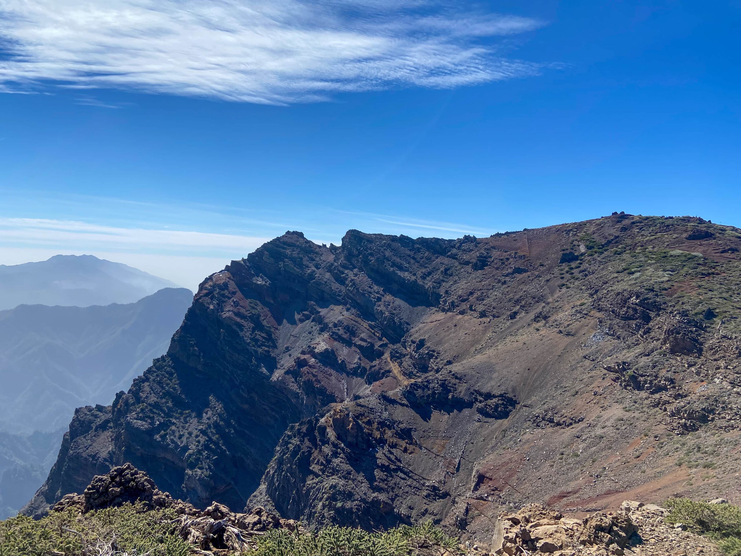 Wanderweg am Hang entlang unterhalb Mirador de los Andenes