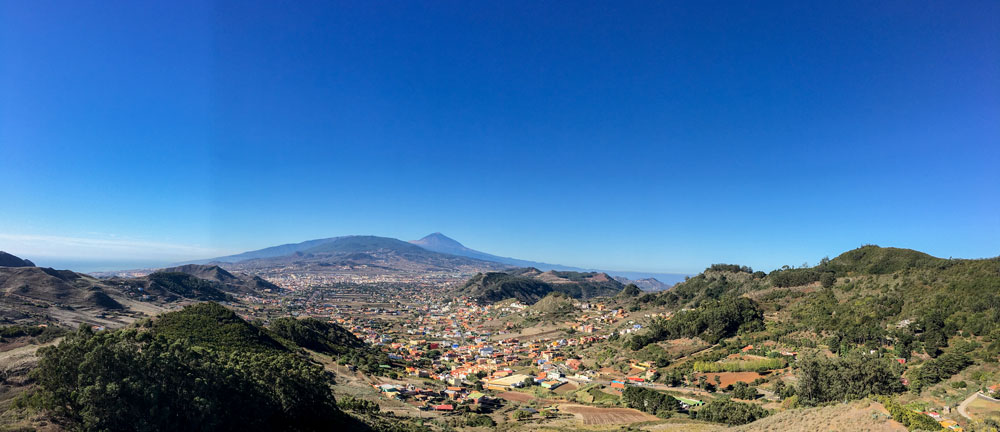 Vista de La Laguna y el Teide desde el Mirador de Anaga