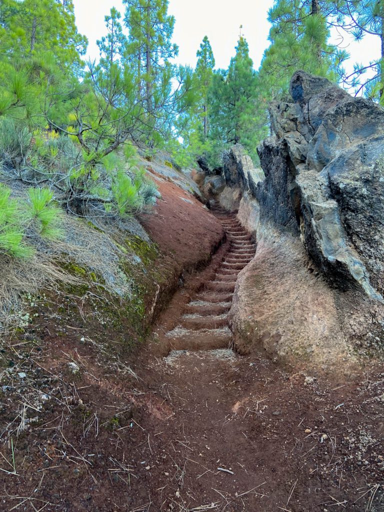 Steep hiking trail on the ridge, well secured with steps