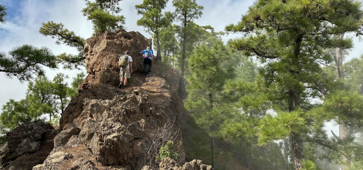 Wandern über dem Grat - Abstiegsweg Pico Igonse