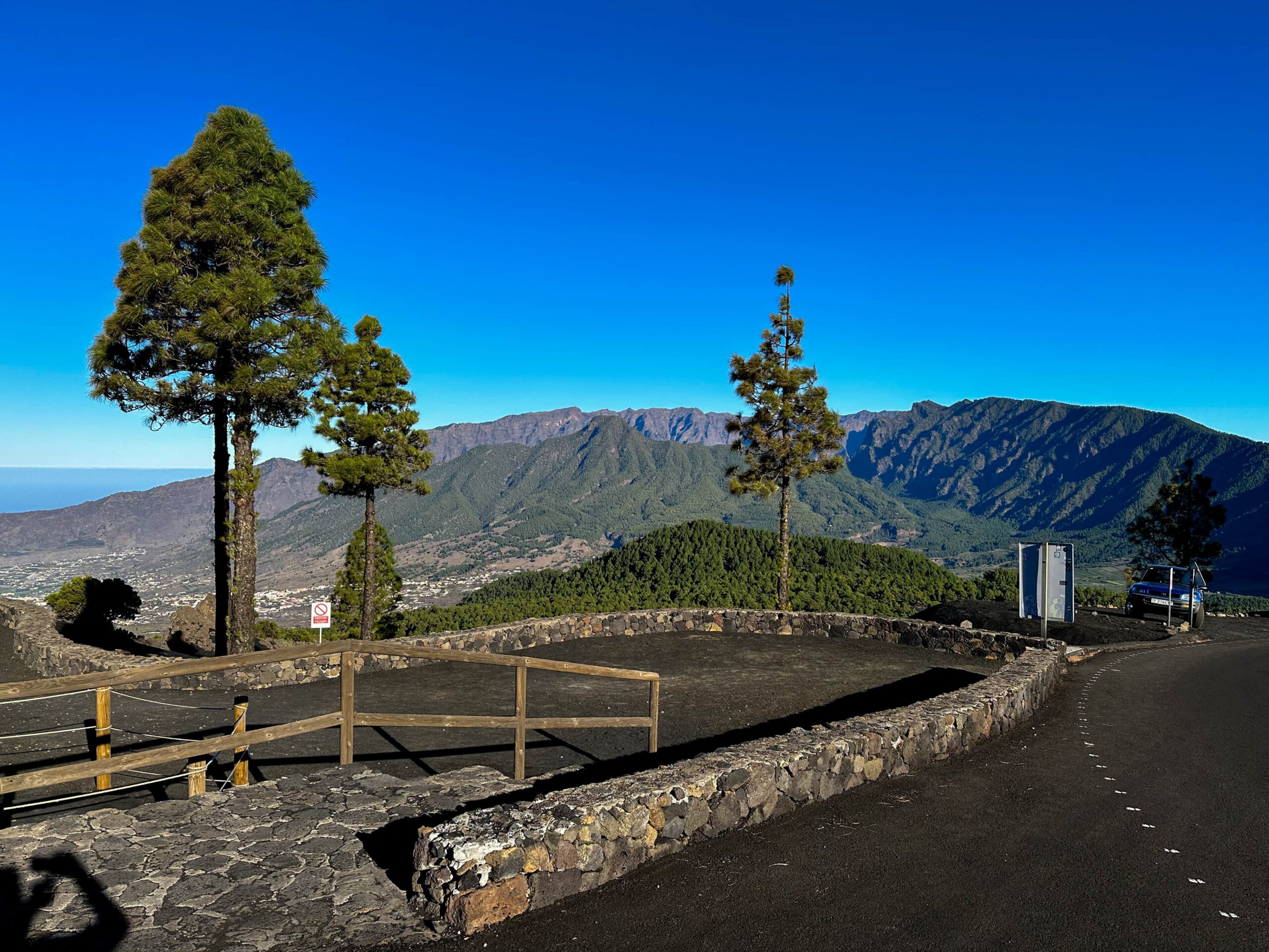 Startpunkt der Wanderung an der Straße nach El Pilar