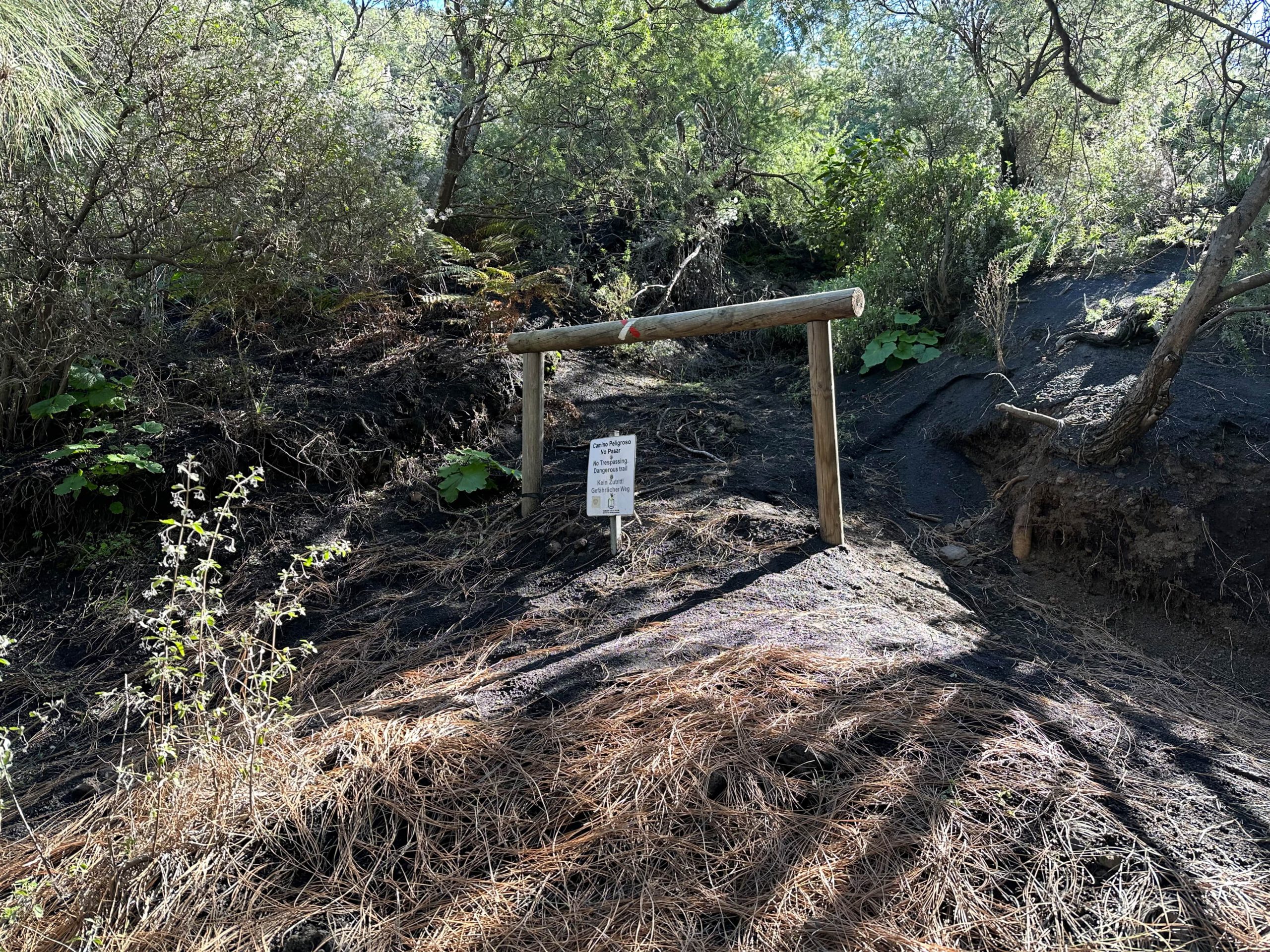 geschlossene Aufstiegsweg von der Ruta de los Volcanes auf den Gipfelpfad