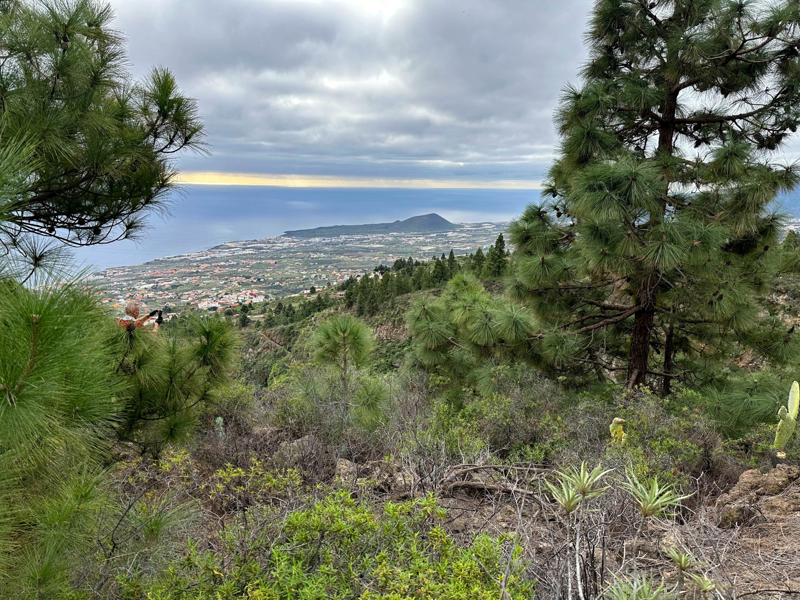Blick vom Wanderweg auf die Ostküste von Teneriffa