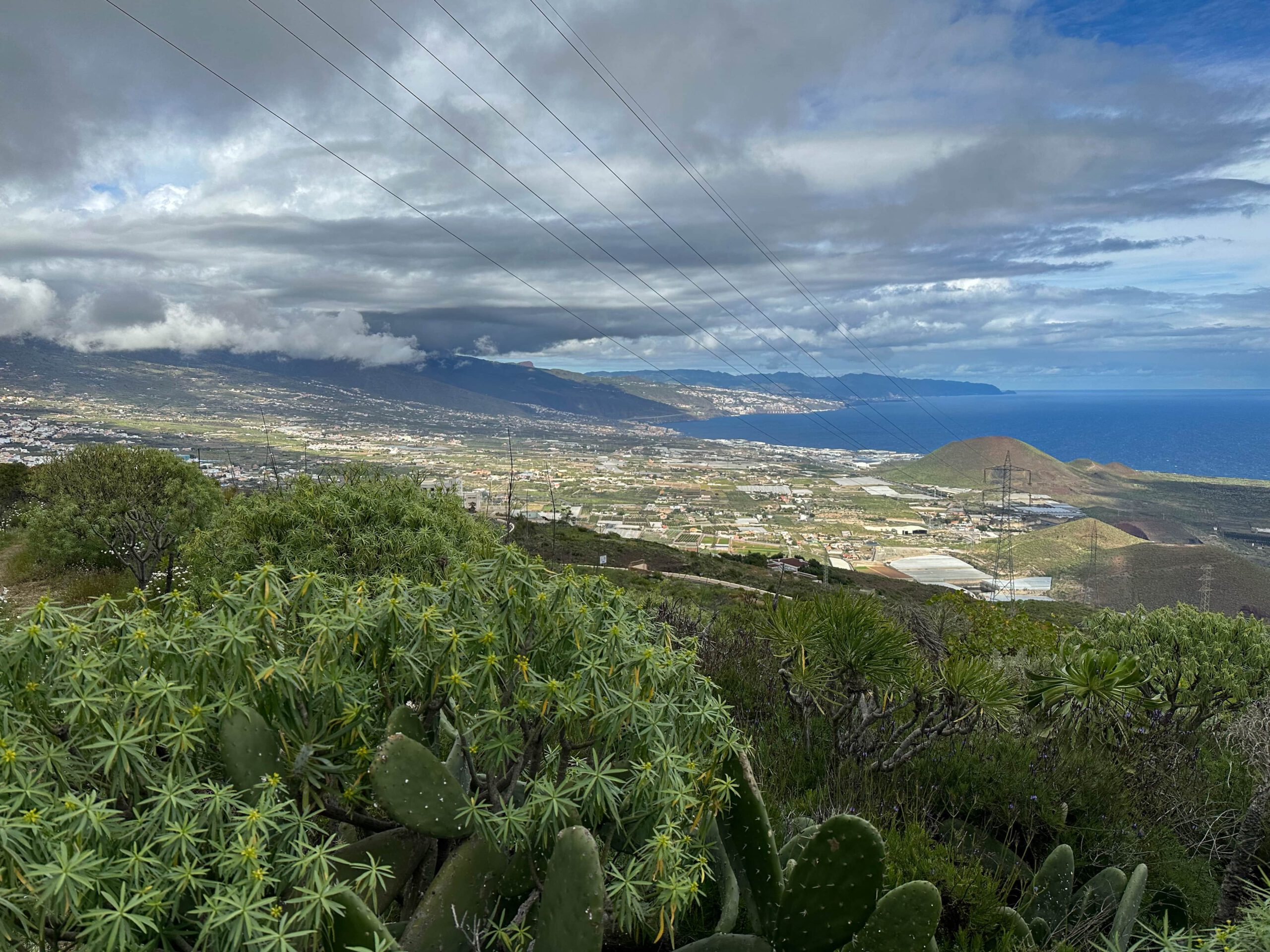 Blick vom Wanderweg über Güimar bis nach Santa Cruz de Tenerife