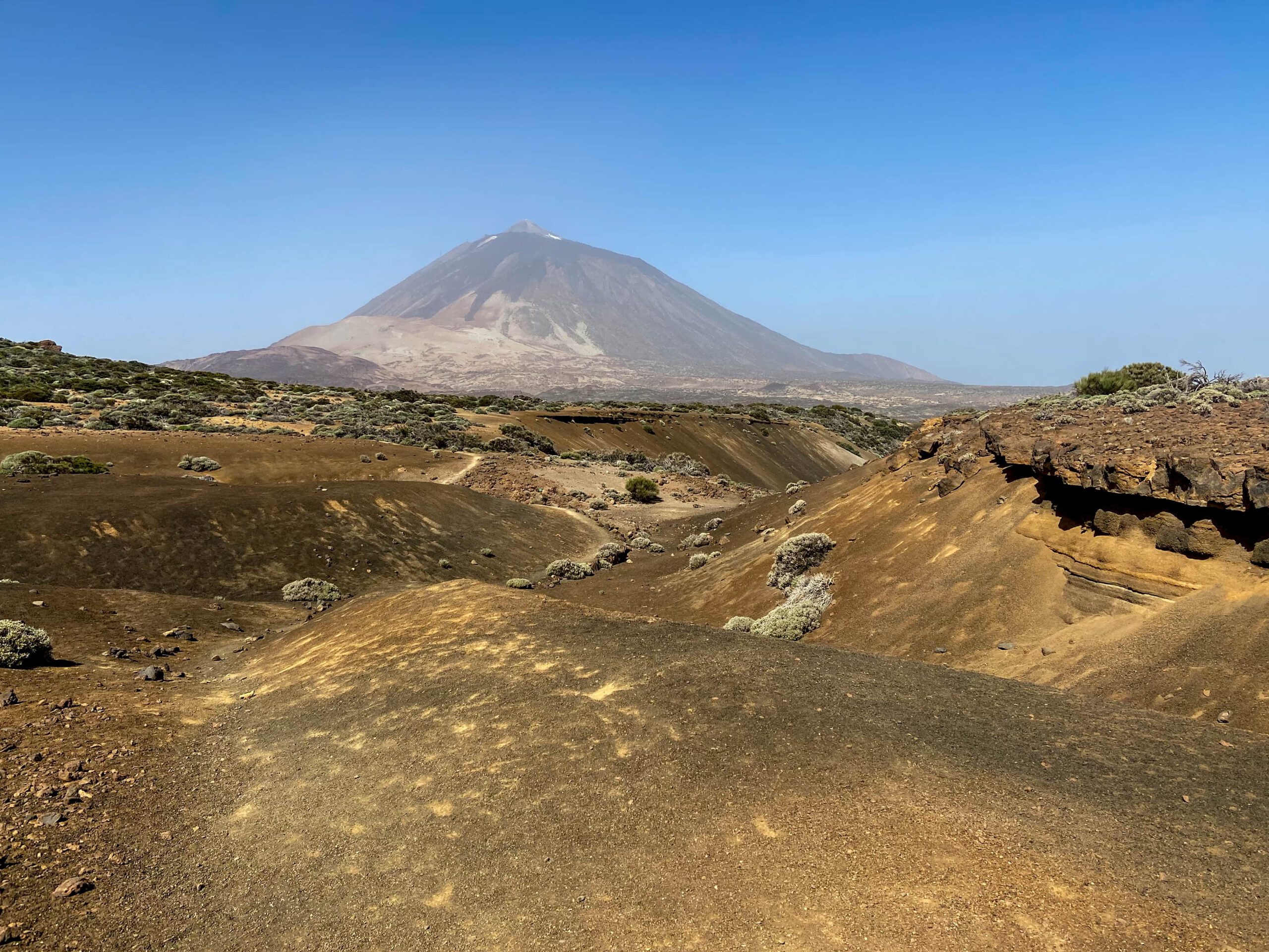 An der Abbruchkante Montaña de las Arenas Negras vor dem Abstiegsweg