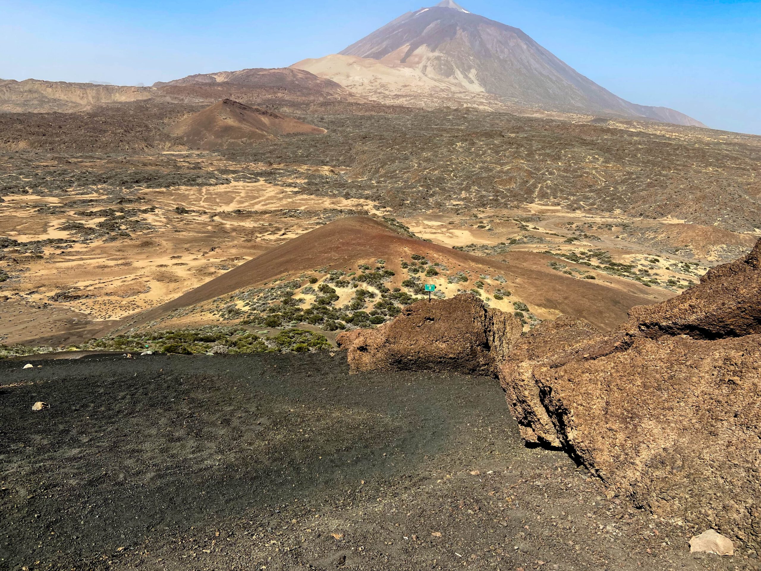 Blick vom Wanderweg Richtung el Portillo auf den Teide und die Caldera